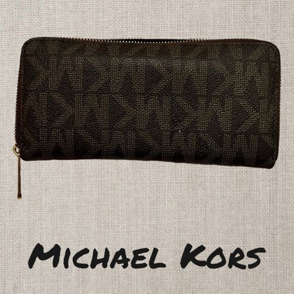 Michael Kors Abbey Medium Studded Backpack & wallet - Picture 7 of 7